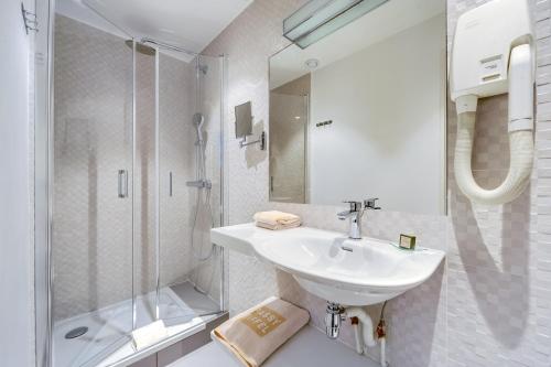 Habitación Individual Estándar del hotel Passy Eiffel. Foto 3