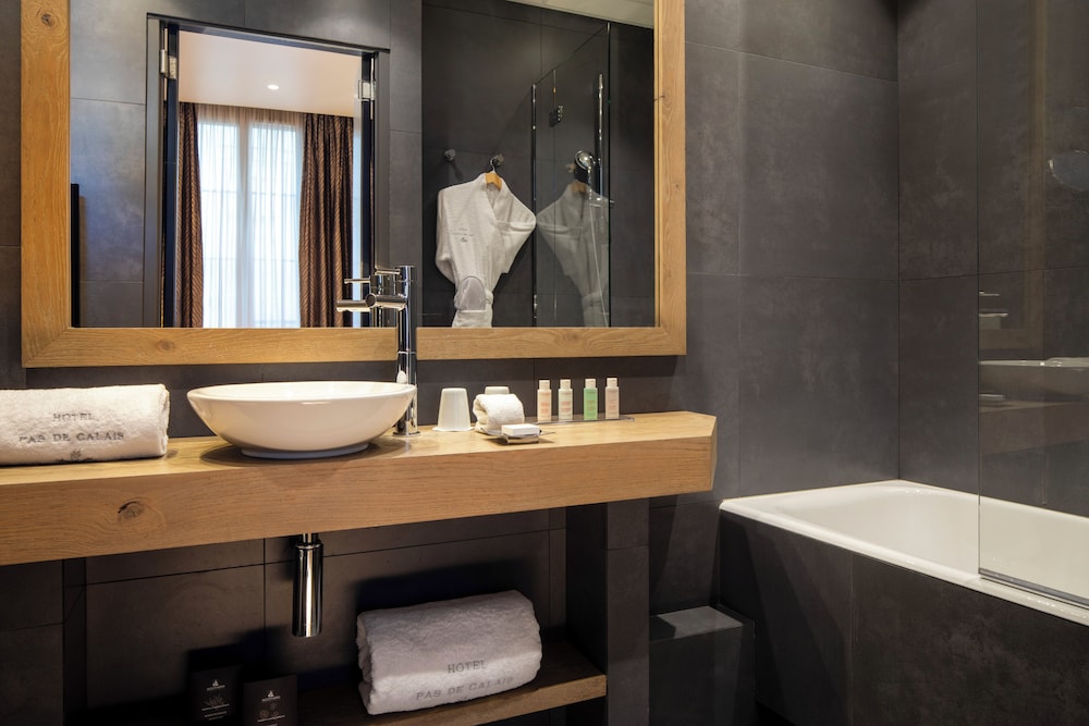 Habitación clásica doble del hotel Pas De Calais. Foto 12