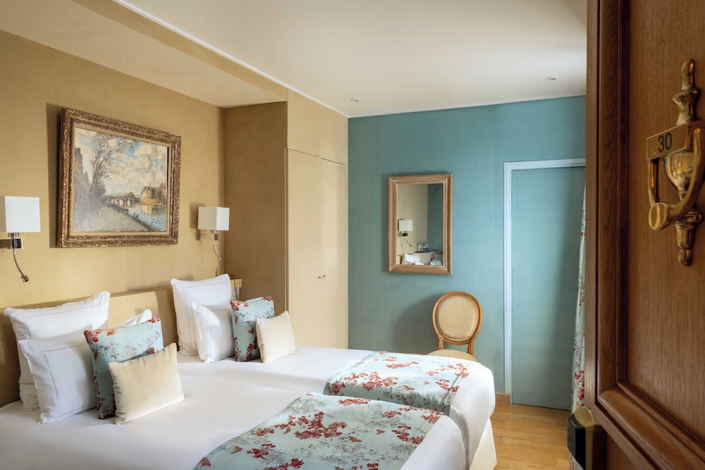 Habitación superior con 2 camas individuales del hotel Pas De Calais