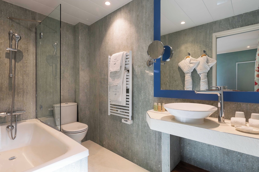 Habitación superior con 2 camas individuales del hotel Pas De Calais. Foto 2