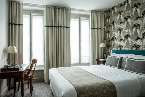 2 habitaciones comunicadas (3 personas) del hotel Parc Saint Severin