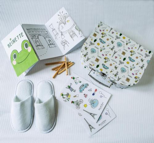 2 habitaciones comunicadas (3 personas) del hotel Parc Saint Severin. Foto 2