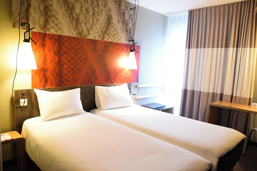 Habitación estándar con dos camas individuales del hotel Ibis Aachen Marschiertor, Aix-la-chapelle. Foto 1