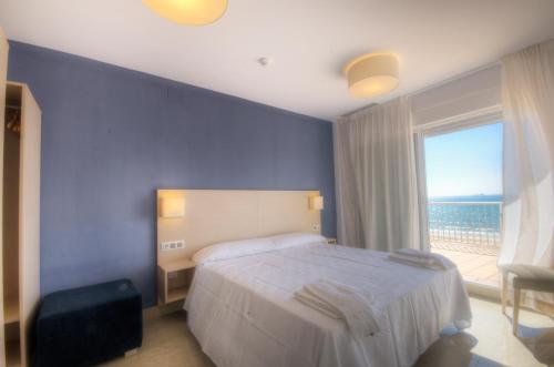 Suite Ático del hotel Turísticos Playa Bárbate. Foto 4