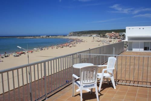 Suite Ático del hotel Turísticos Playa Bárbate. Foto 7