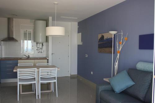 Suite Ático del hotel Turísticos Playa Bárbate. Foto 10