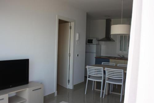 Suite Ático del hotel Turísticos Playa Bárbate. Foto 12