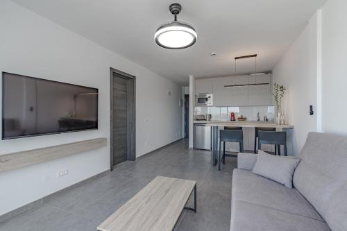 Apartamento de 1 dormitorio con balcón y vistas al mar del hotel Costa Adeje Garden. Foto 6