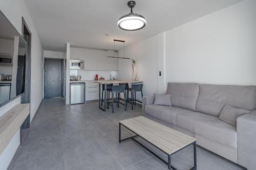 Apartamento de 1 dormitorio con balcón y vistas al mar del hotel Costa Adeje Garden. Foto 9