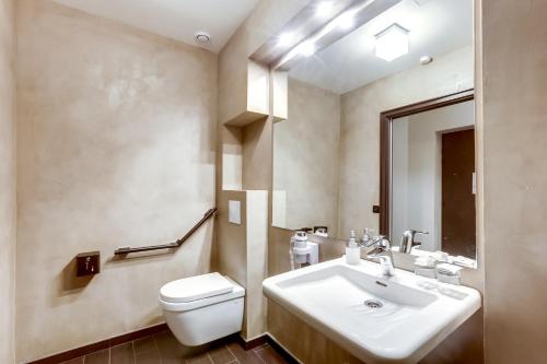 Habitación Doble adaptada para personas con discapacidad - Planta baja del hotel Opéra Maintenon. Foto 3