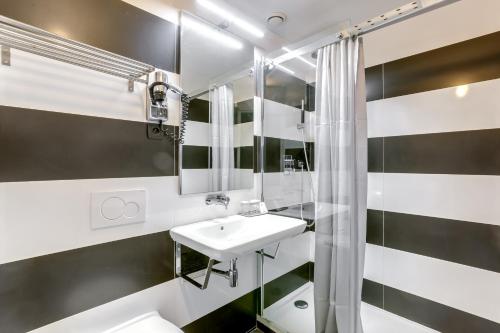 Habitación Triple - 2 camas del hotel Opéra Maintenon. Foto 1