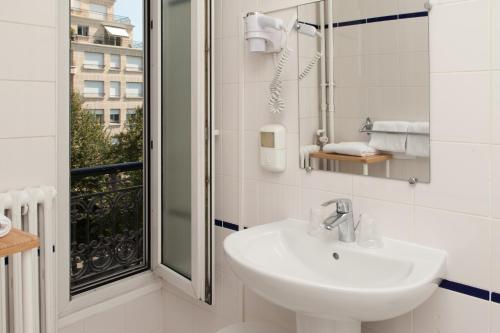 Habitación Clásica del hotel Odessa Montparnasse. Foto 2