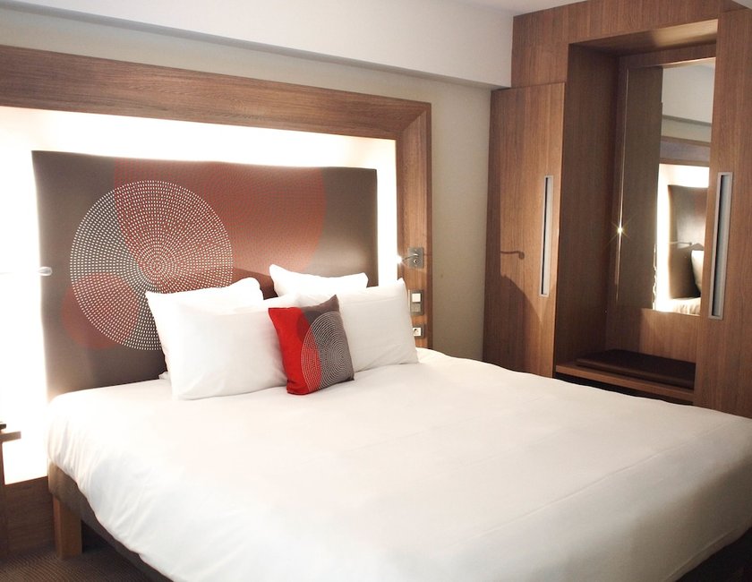 Suite, 1 cama doble con sofá cama del hotel Novotel Spa Rennes Centre Gare. Foto 1