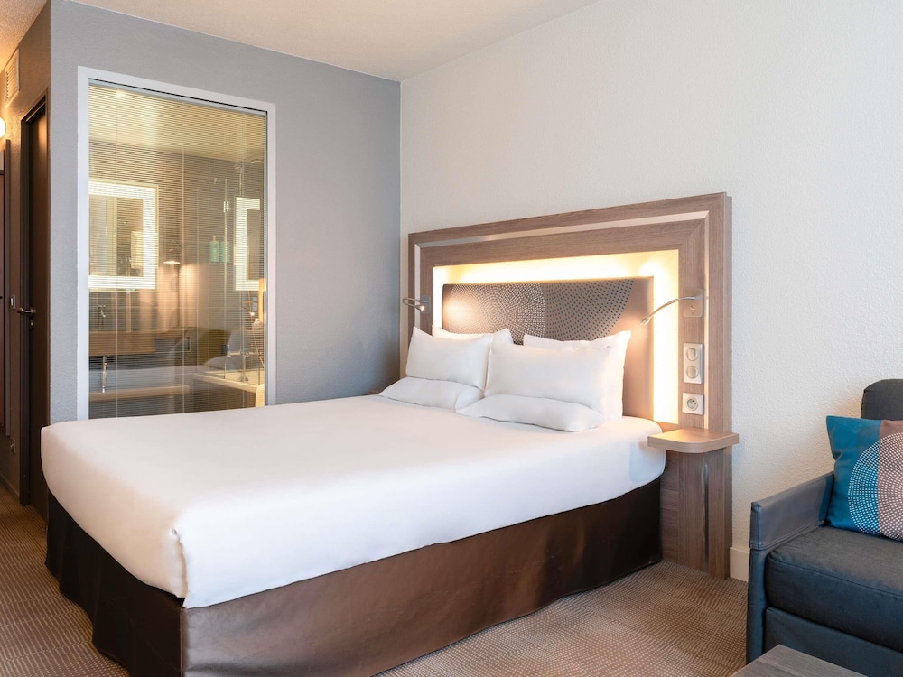 Habitación superior, 1 cama doble con sofá cama del hotel Novotel Paris 17. Foto 4