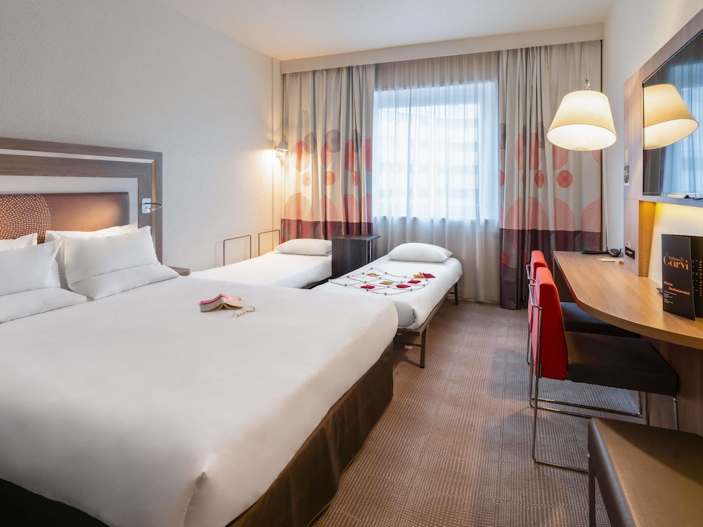Habitación superior, 1 cama de matrimonio con sofá cama del hotel Novotel Paris 17