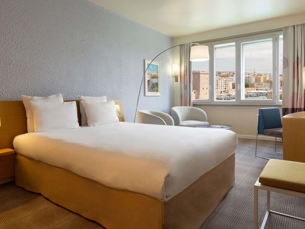 Habitación Clásica con 1 cama doble y 1 sofá - cama doble del hotel Novotel Marseille Vieux Port
