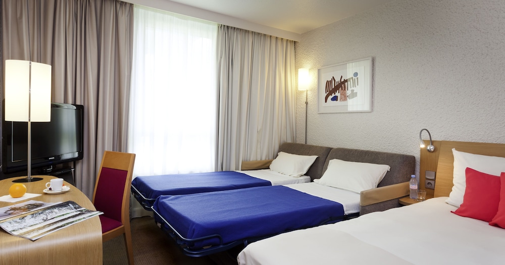 Habitación Clásica con 1 cama doble y 1 sofá - cama doble del hotel Novotel Marseille Vieux Port