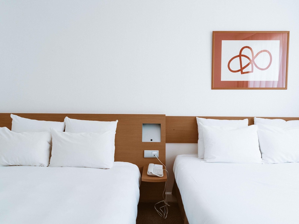 Habitación Standard con 2 camas queen size del hotel Novotel Resort and Spa Biarritz Anglet. Foto 3