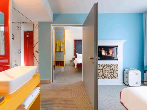 Suite familiar: 2 habitaciones con puerta de comunicación del hotel Ibis Styles Berlin Mitte. Foto 2