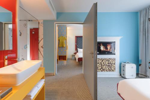 Suite familiar: 2 habitaciones con puerta de comunicación del hotel Ibis Styles Berlin Mitte. Foto 13