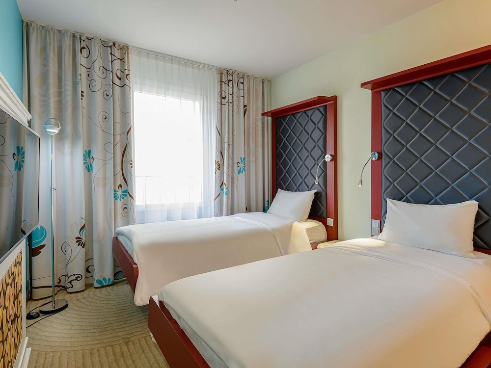 Habitación estándar con dos camas individuales del hotel Ibis Styles Berlin Mitte. Foto 9