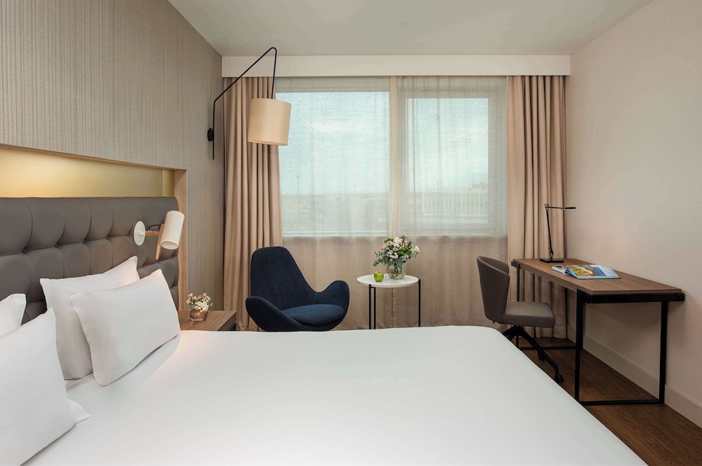 Habitación familiar, habitaciones comunicadas (3AD+1CH) del hotel Nh Lyon Airport. Foto 1