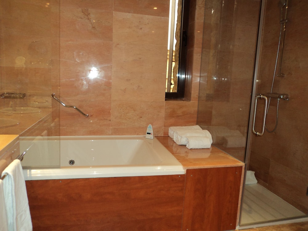 Suite junior, 1 cama de matrimonio del hotel Parador De Lorca. Foto 6