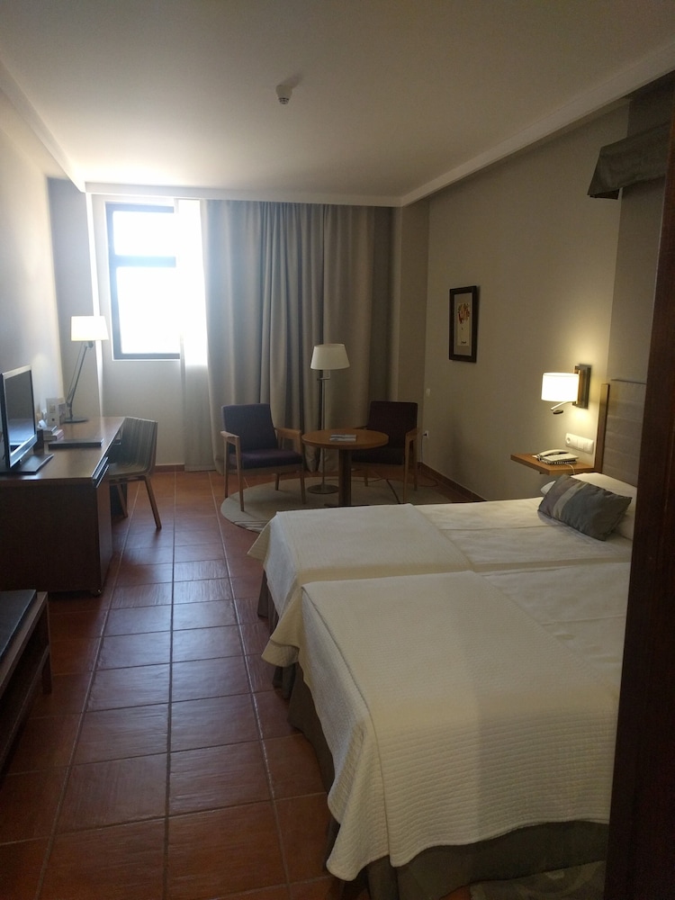Habitación estándar doble (with extra bed for child) del hotel Parador De Lorca. Foto 5