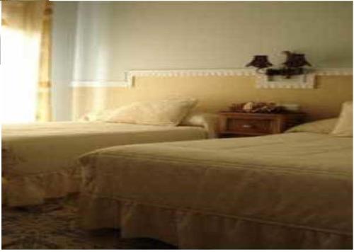 Habitación Doble con baño privado - 2 camas del hotel Sierra De Araceli. Foto 22