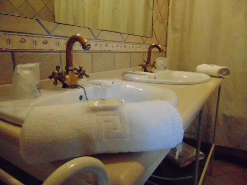 Habitación Doble con baño privado - 2 camas del hotel Sierra De Araceli. Foto 25