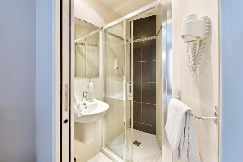 Habitación Doble del hotel New Gare Du Nord. Foto 8