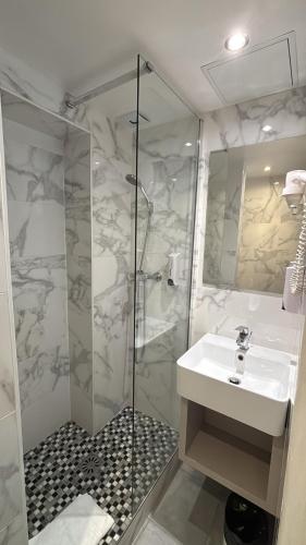 Habitación Doble del hotel New Gare Du Nord. Foto 19