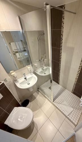 Habitación cuádruple del hotel New Gare Du Nord. Foto 1