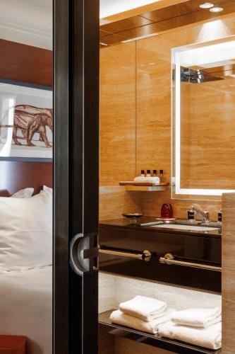 Habitación Doble Clásica del hotel Montaigne. Foto 4