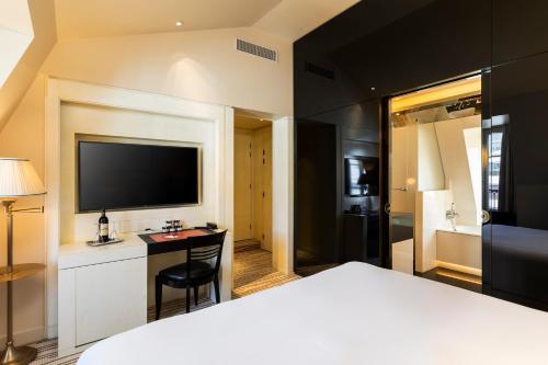 Habitación Doble Deluxe con vistas a la ciudad del hotel Montaigne. Foto 5