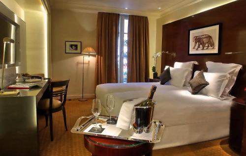 Habitación Doble Clásica con vistas a la ciudad del hotel Montaigne. Foto 3