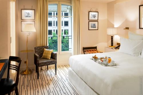 Suite con terraza y vistas a la ciudad del hotel Montaigne