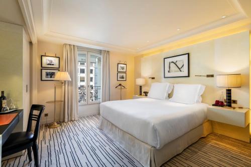 Suite con terraza y vistas a la ciudad del hotel Montaigne. Foto 1