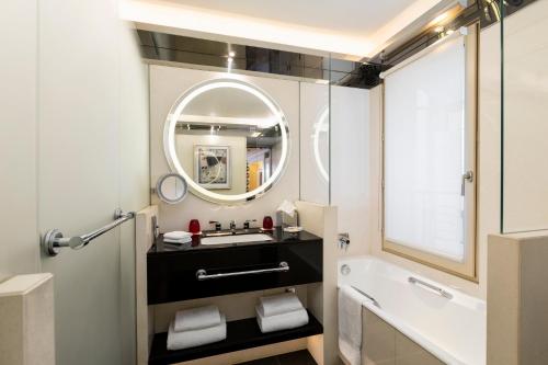 Suite Junior con vistas a la ciudad del hotel Montaigne. Foto 5