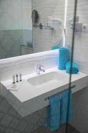 Habitación doble Vista Piscina del hotel Surfing Colors Corralejo. Foto 3