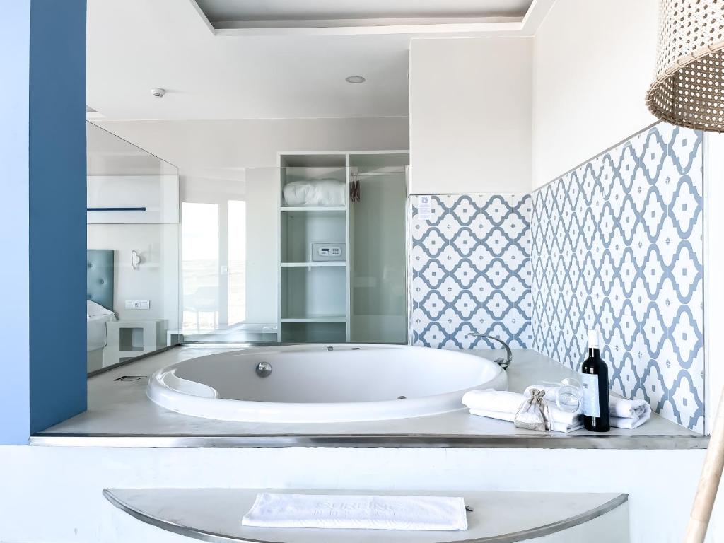 Suite del hotel Surfing Colors Corralejo. Foto 1