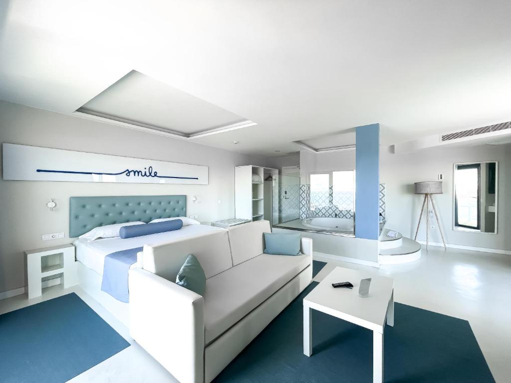 Suite del hotel Surfing Colors Corralejo. Foto 2