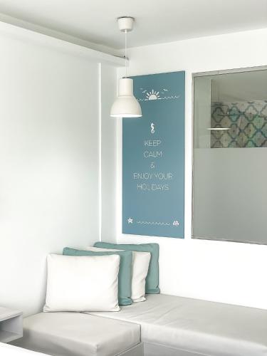 Habitación Doble con vistas a la piscina del hotel Surfing Colors Corralejo. Foto 7