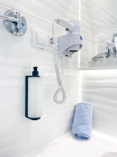 Habitación Doble con vistas a la piscina del hotel Surfing Colors Corralejo. Foto 6