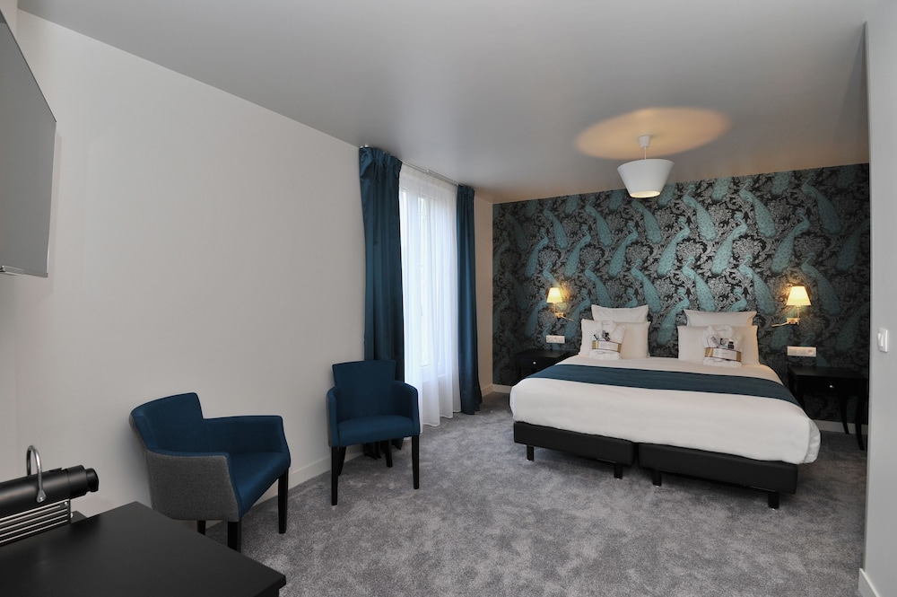 Habitación Privilege con una cama doble de 180 x 200 cm del hotel Mercure Paris Saint Cloud Hippodrome. Foto 3