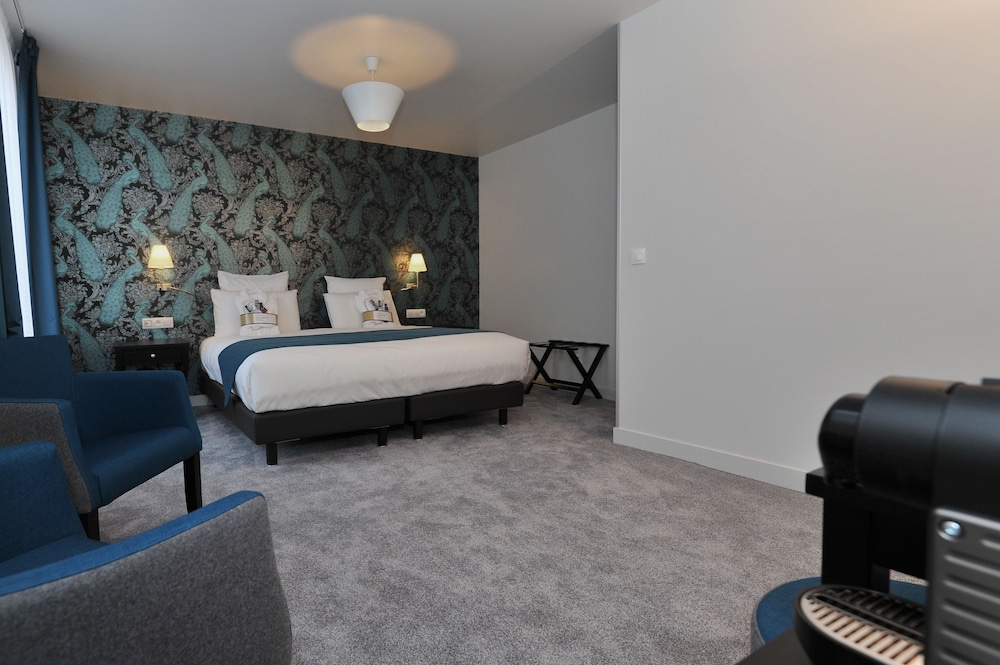 Habitación Privilege con una cama doble de 180 x 200 cm del hotel Mercure Paris Saint Cloud Hippodrome. Foto 4