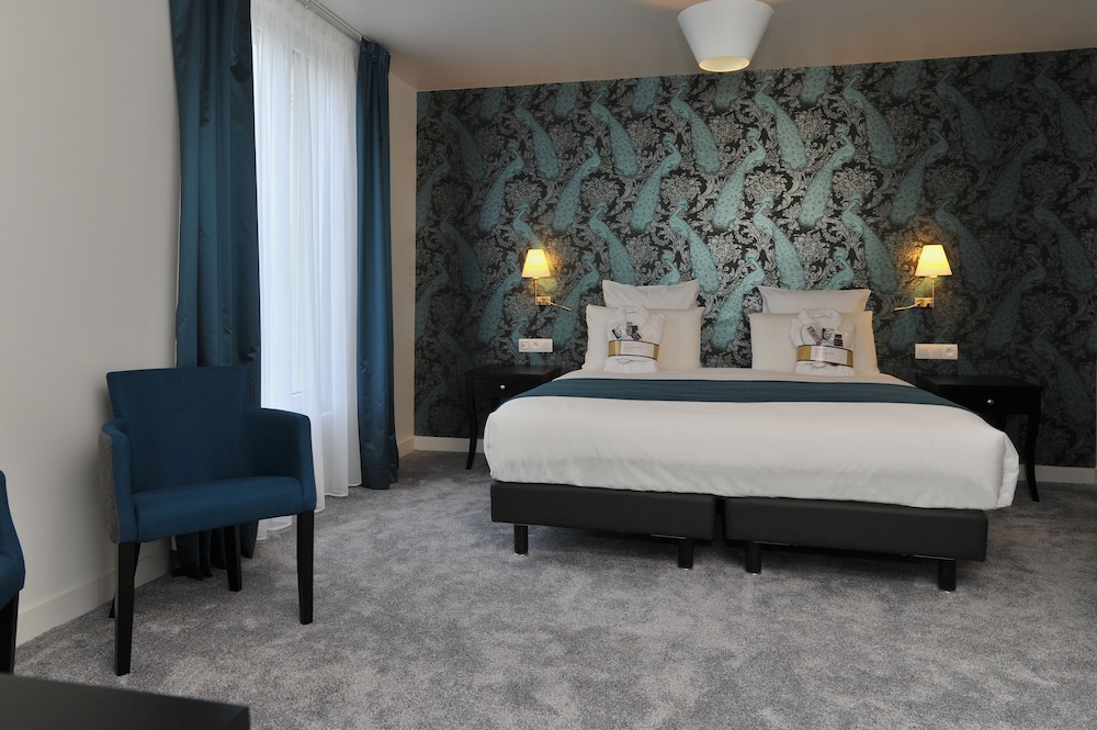 Habitación Privilege con una cama doble de 180 x 200 cm del hotel Mercure Paris Saint Cloud Hippodrome. Foto 5