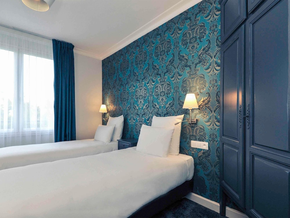 Habitación Classic con dos camas individuales de 90 x 200 cm del hotel Mercure Paris Saint Cloud Hippodrome. Foto 6