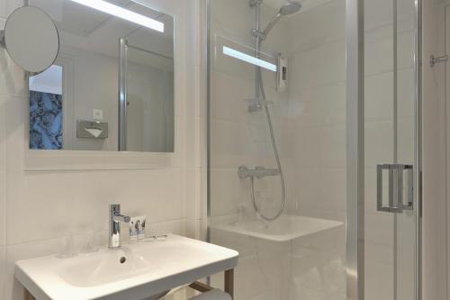 Oferta para reservas de un mínimo de 2 habitaciones comunicadas o una frente a la otra del hotel Mercure Paris Saint Cloud Hippodrome. Foto 6