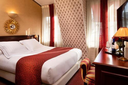 Habitación Clásica Eiffel del hotel Britannique. Foto 4